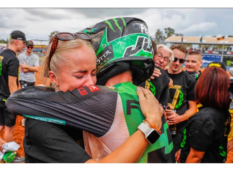 Romain Febvre et Kawasaki champions du monde MXGP 2025