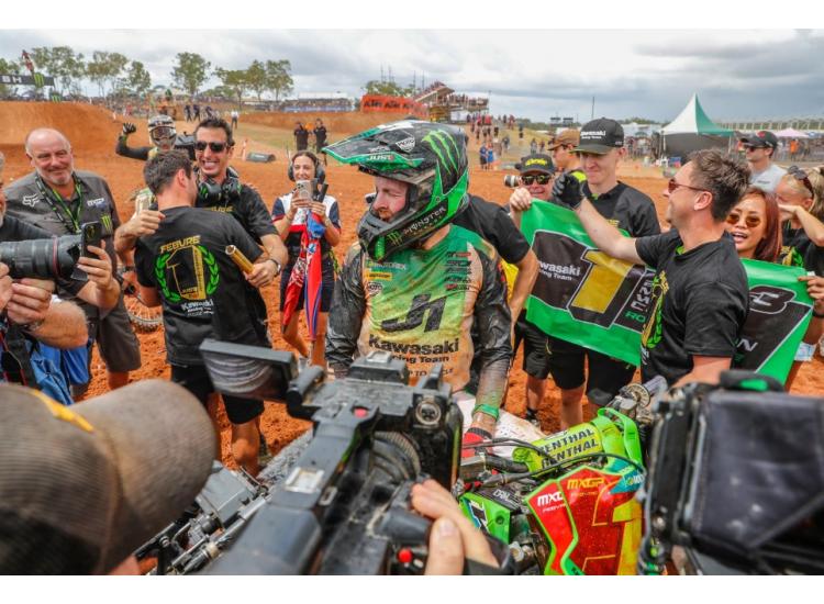 Romain Febvre et Kawasaki champions du monde MXGP 2025