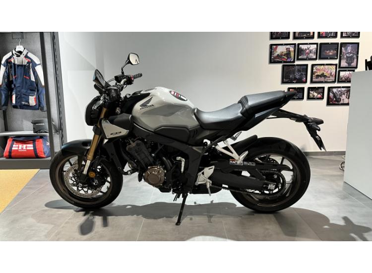 HONDA CB650R E-CLUTCH